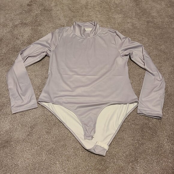 💥3/$30💥 NWOT Stretchy Light grey long sleeve body suit with turtleneck - Picture 1 of 4